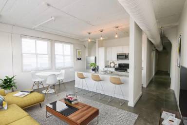 Main picture of 105 S Main St