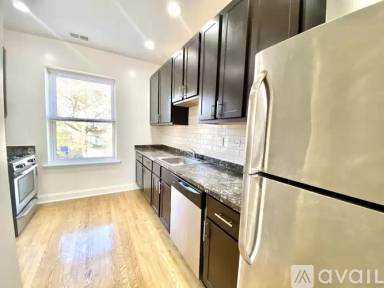 Main picture of 1010 W Sunnyside Ave