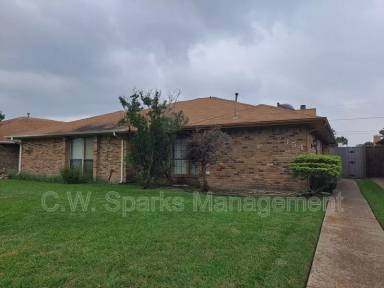 Main picture of 2954 Allister St