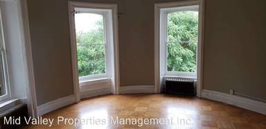Main picture of 11 Oak Ridge Dr