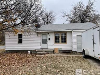 Main picture of 1804 NW Ozmun Ave