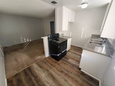 Main picture of 916 N Palomares St