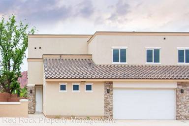 Main picture of 140 W Center St