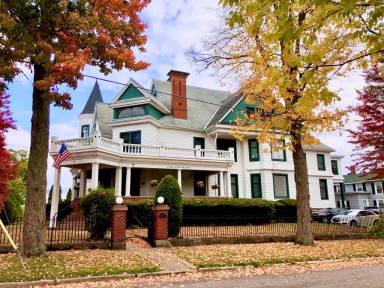Main picture of 240 N 2nd St