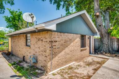 Main picture of 8814 Manus St