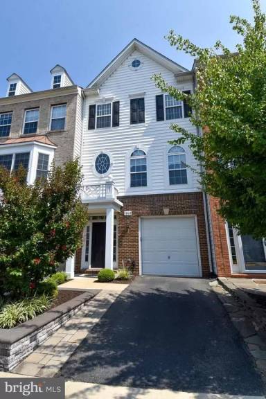 Main picture of 7810 Locust Leaf Ln