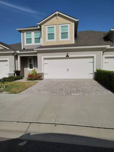 Main picture of 5057 Deuce St