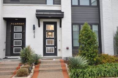 Main picture of 829 Crystal Oak Ln