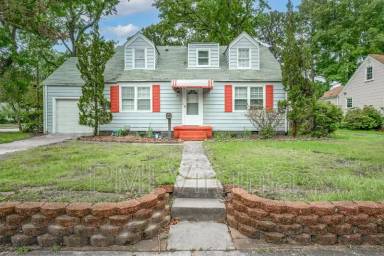 Main picture of 141 Howe St