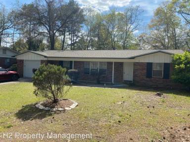 Main picture of 2210 Woodlawn Dr