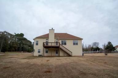 Main picture of 132 Chariot Dr
