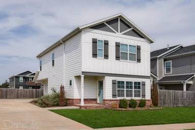 Main picture of 1714 W Broadway Pl
