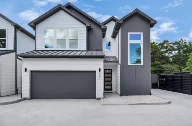 Main picture of 6555 Sealey St