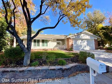 Main picture of 824 Rim Crest Dr