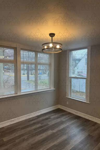 Main picture of 214 E 7th Pl