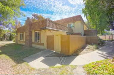 Main picture of 38448 Berkeley Cmn