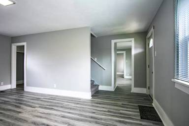 Main picture of 225 E Bronson St