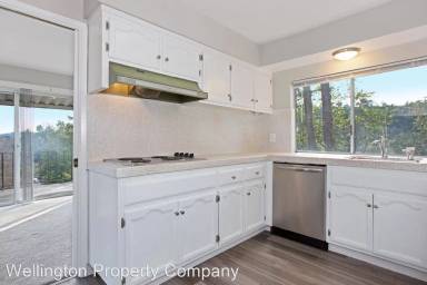 Main picture of 2032 Ascot Dr