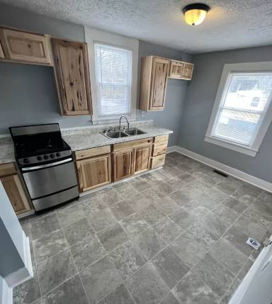 Main picture of 755 Holmes St