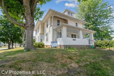 Main picture of 2321 Iowa St