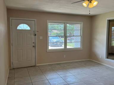 Main picture of 1811 E Auburn St