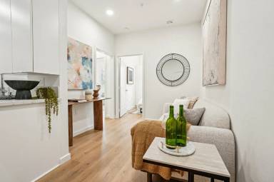 Main picture of 2900 S Orange Dr