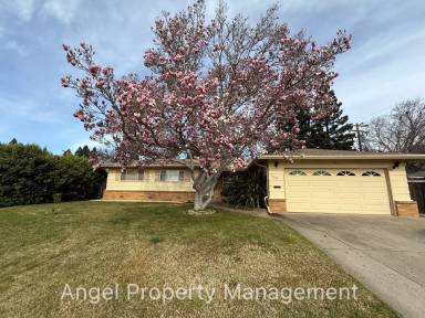 Main picture of 1239 Woodfield Ave
