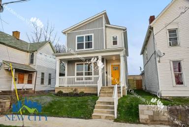 Main picture of 820 Saint Clair Ave