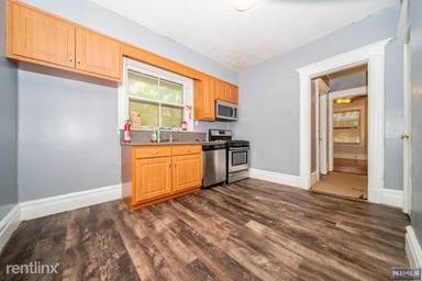 Main picture of 461 Larch Ave