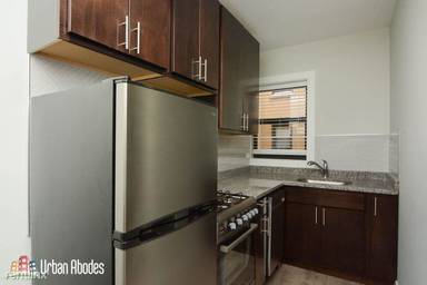 Main picture of 429 1/2 W Belden Ave