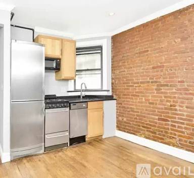 Main picture of 215 E 23rd St