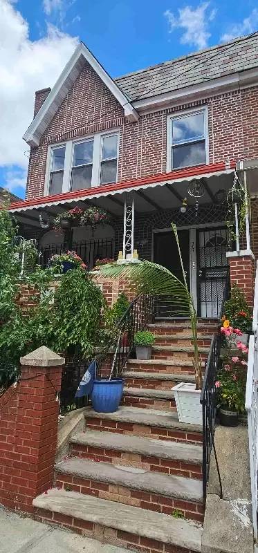 Main picture of 751 E 46th St