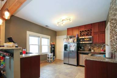 Main picture of 2718 Lincoln St NE
