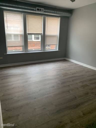 Main picture of 4220 S Michigan Ave