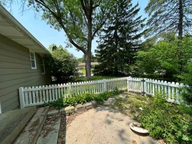 Main picture of 208 Lindberg Ave