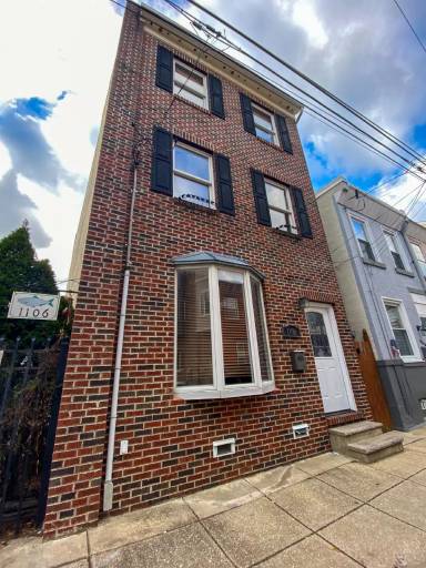 Main picture of 1108 E Oxford St