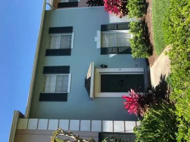 Main picture of 102 S Primrose Dr