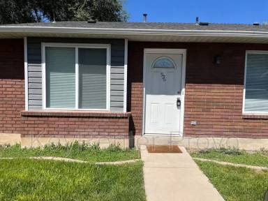 Main picture of 976 S Freedom Blvd