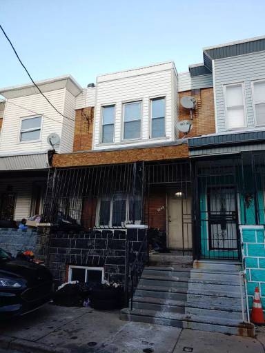 Main picture of 1849 E Russell St