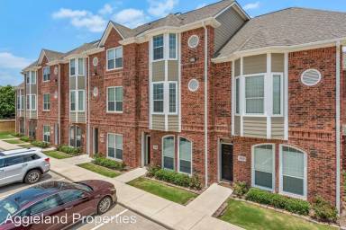 Main picture of Lakeridge Townhomes