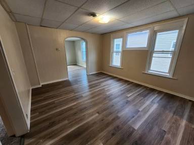 Main picture of 654 W 4th St