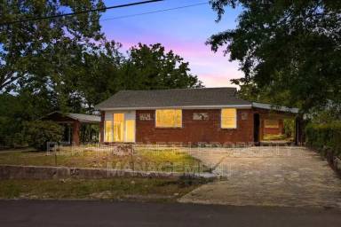 Main picture of 108 E Ann Dr SW