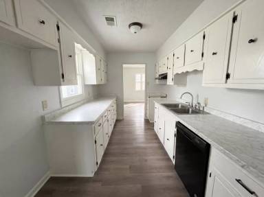 Main picture of 854 Carrolton Rd