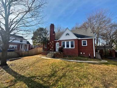 Main picture of 626 S Irving St