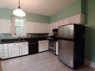 Main picture of 132 Conway St