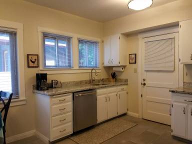 Main picture of 5271 Broadway Ter