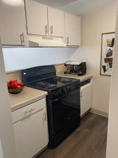Main picture of 1300 Lakeview Ave