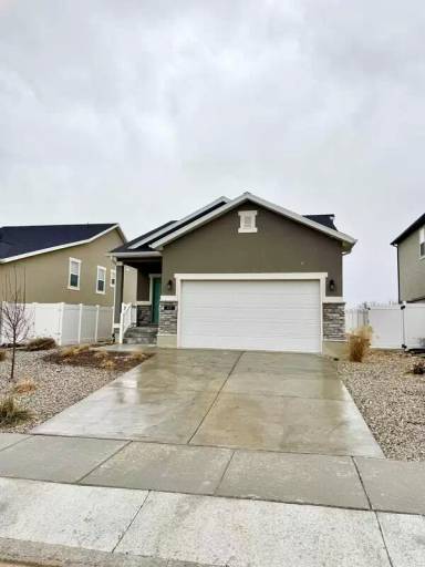 Main picture of 413 W Domain Ln