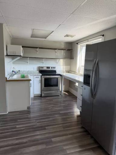 Main picture of 137 W Front St
