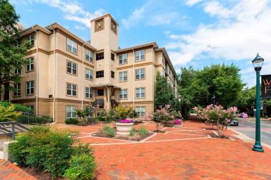 Main picture of White Flint Station Apartments